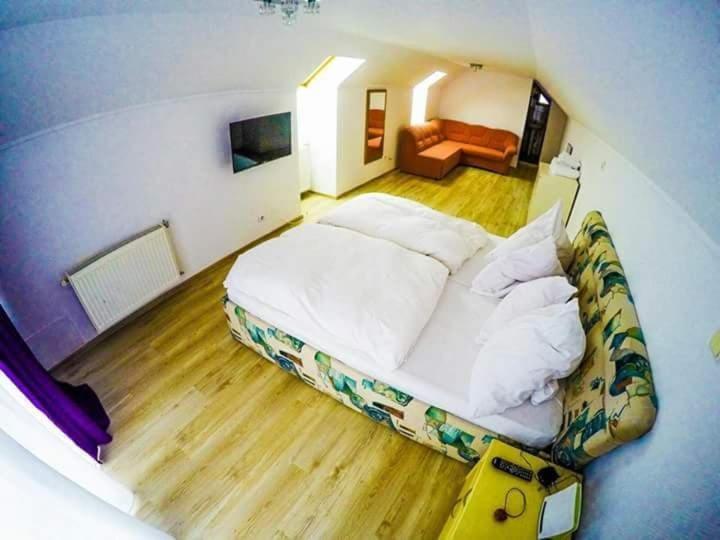 Casa Germana Hotel Lupeni  Eksteriør billede