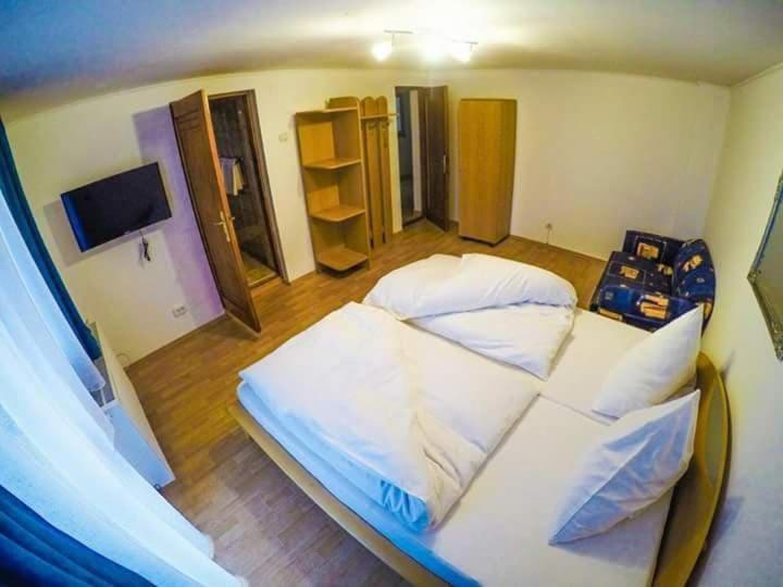 Casa Germana Hotel Lupeni  Eksteriør billede