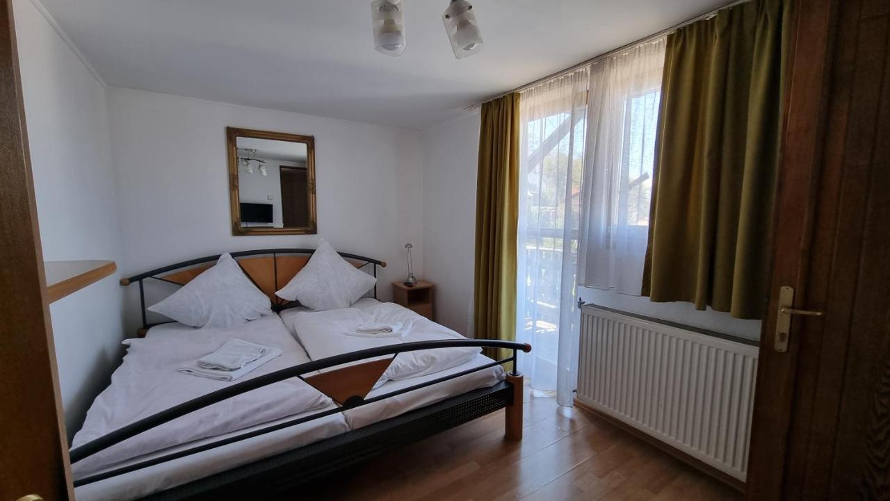 Casa Germana Hotel Lupeni  Eksteriør billede